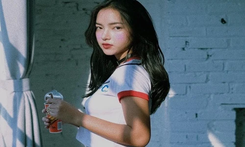 Hot girl nhỏ xinh 19 tuổi làm khuynh đảo mạng Việt