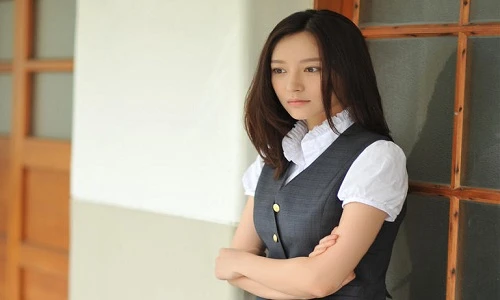 "Nữ sinh 30 tuổi" được ngợi khen trẻ mãi không già