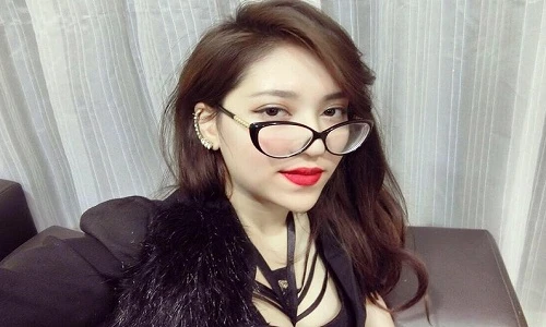 Cô giáo ngoại ngữ Hà thành xinh đẹp, siêu gợi cảm