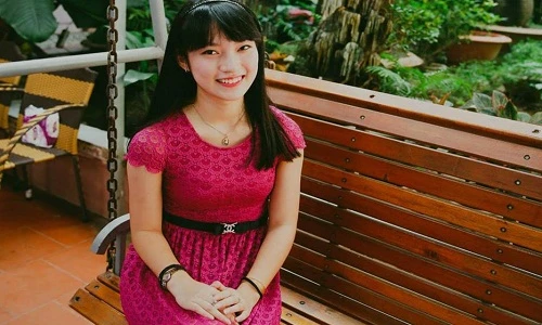 Choáng với nữ sinh Nghệ An “bắn liên thanh” 7 thứ tiếng