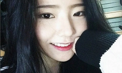 Bông hồng lai Việt - Thái xinh đẹp, nói được 5 ngoại ngữ