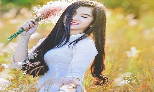 “Cô giáo” 9X xinh đẹp, đa tài nổi tiếng xứ Huế