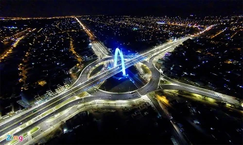 Ngắm cầu vượt ba tầng lớn nhất VN lung linh trong hoàng hôn