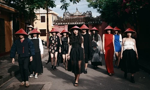 Ảnh kỷ yếu chất nhất “hệ mặt trời” của SV mỹ thuật