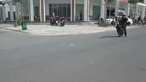 Quai xe boc dau xe may thach thuc CSGT