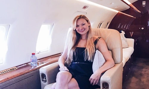 Cuộc sống đáng mơ ước của nữ phi công 9X