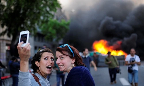 Loạt ảnh "tự sướng" ngu ngốc bị cả thế giới chỉ trích