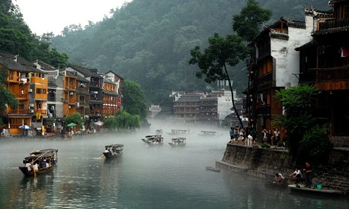 Phượng Hoàng cổ trấn đẹp tựa tranh vẽ hớp hồn dân phượt