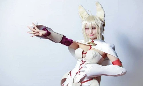 Thiên thần cosplay lấy chồng nhiều hơn 31 tuổi gây sốc