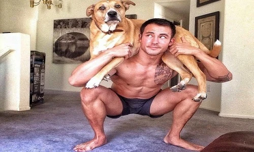 Trai đẹp bụng 6 múi và bạn thân cún cưng gây “bão“