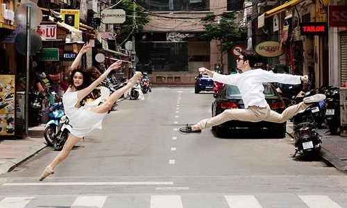 Nghệ sĩ múa 9X xinh đẹp “phiêu” giữa phố Sài Gòn