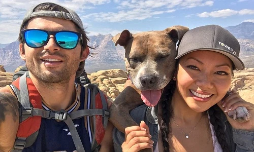 Chú chó từng bị bạo hành bỗng "đổi đời", đi phượt khắp nơi