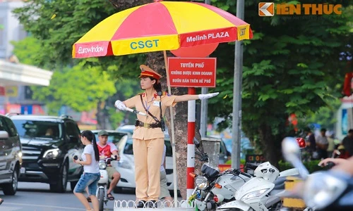 70 năm Quốc khánh 2/9: Ngắm nữ CSGT xinh đẹp làm nhiệm vụ