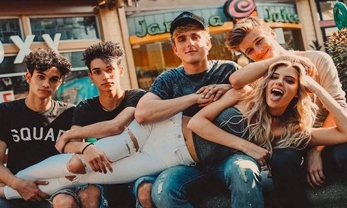 Nhóm bạn thân đẹp hút hồn nổi tiếng trên thế giới