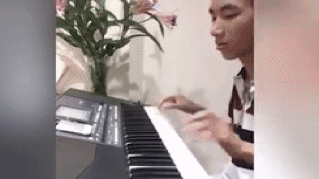 Chân dung “thánh nện đàn” được giới trẻ Việt mến mộ