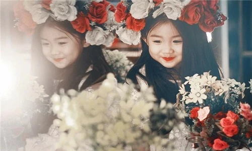 Thiên thần cao nguyên 4 tuổi xinh như hoa hậu