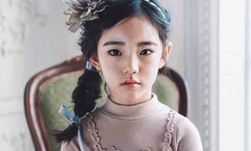 Tiểu mỹ nhân Hàn Quốc, học lớp 1 đã "son phấn" siêu đẳng