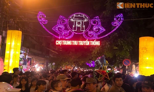 Phố phường Hà Nội rực rỡ sắc màu đón Trung Thu 