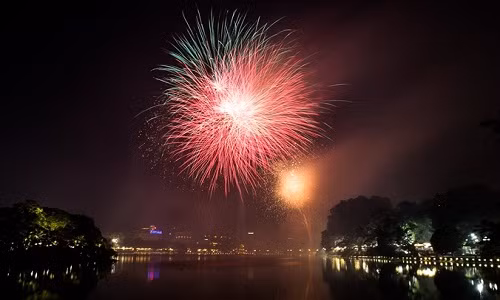 Không bắn pháo hoa đêm giao thừa, giới trẻ Hà thành nghĩ gì?