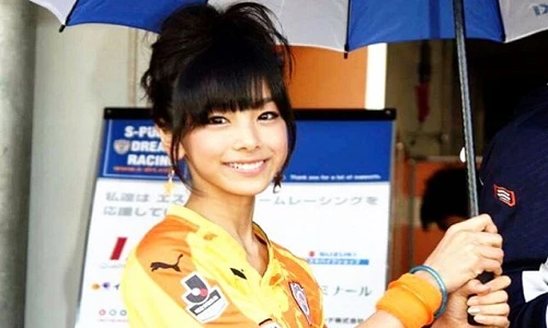 Nữ hoàng đường đua 13 tuổi đã khiến bao chàng "xin chết"