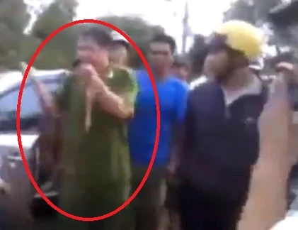 Thiếu tá CA say xỉn, đòi đánh dân vì va quẹt xe