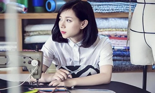 9X tuyệt xinh làm stylist của Sơn Tùng MTP, Hòa Minzy...