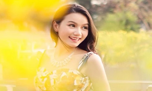 Nụ cười như mùa thu tỏa nắng của cô giáo hot girl