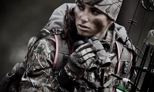 Chiêm ngưỡng nhan sắc của nữ thợ săn "bốc lửa" nhất quả đất