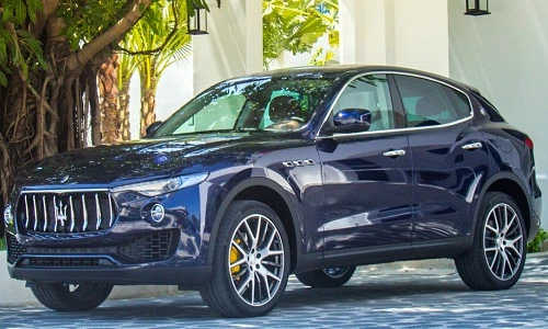 SUV hạng sang Maserati Levante màu lạ ở Đà Nẵng