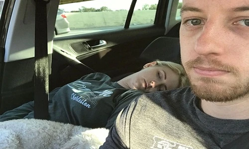 Anh chàng nổi tiếng nhờ vào sở thích… "dìm hàng vợ"