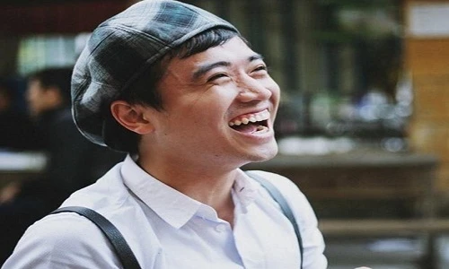 Nụ cười trẻ thơ của thầy giáo tiểu học đẹp trai mê hát