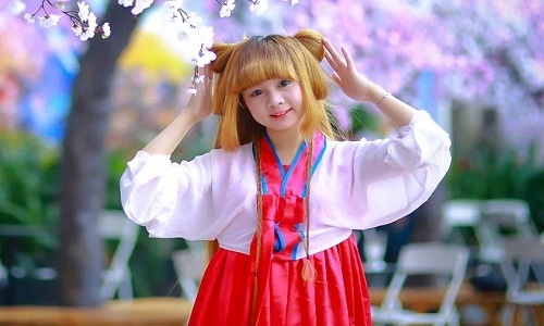 Vẻ đẹp không tuổi của "búp bê sống" Gia Lai 