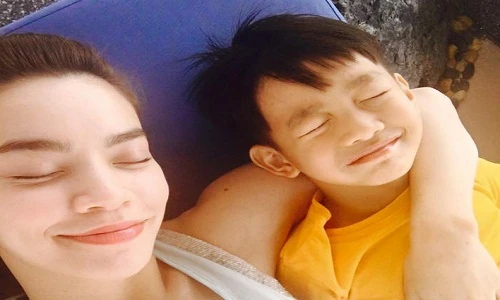 Hà Hồ bên cạnh ai sau nghi vấn đón Tết cùng đại gia?