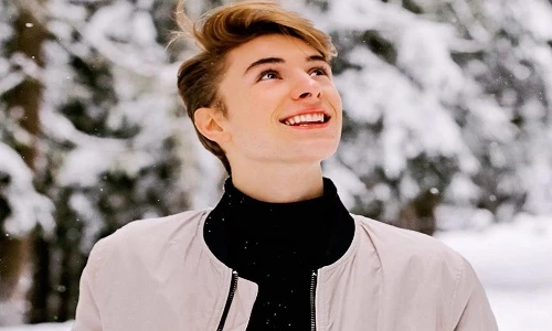 Chàng Tây cao 1,85 m khiến giới trẻ Việt phát cuồng