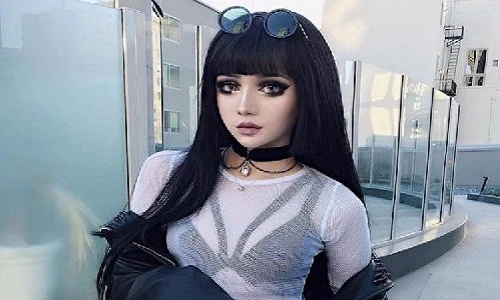 Khuôn mặt tựa búp bê chính hiệu của hot girl Trung Quốc