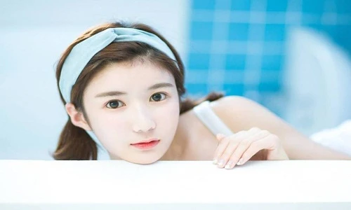 Nhan sắc bông hồng lai gốc Việt mang 3 dòng máu