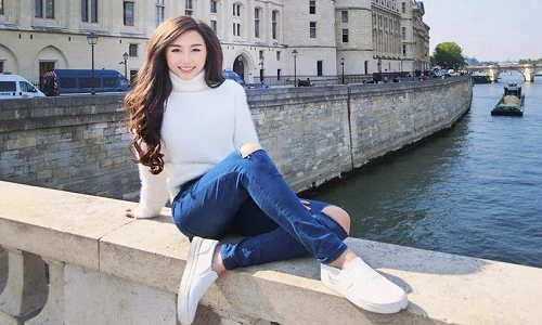 Nữ DJ Việt gây tranh cãi với chuyến đi châu Âu giá “bèo“