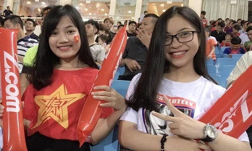 Trọng Đại, Quang Hải U20 Việt Nam khoe "bồ" xinh như hot girl