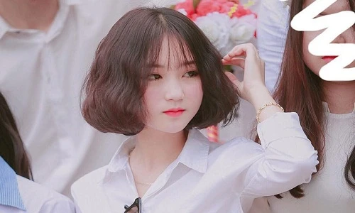 Mặc sơ mi, nữ sinh Nghệ An nổi tiếng vì quá xinh