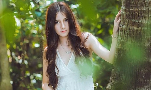 Hot girl 9X Long Xuyên xinh đẹp như búp bê xứ lạ