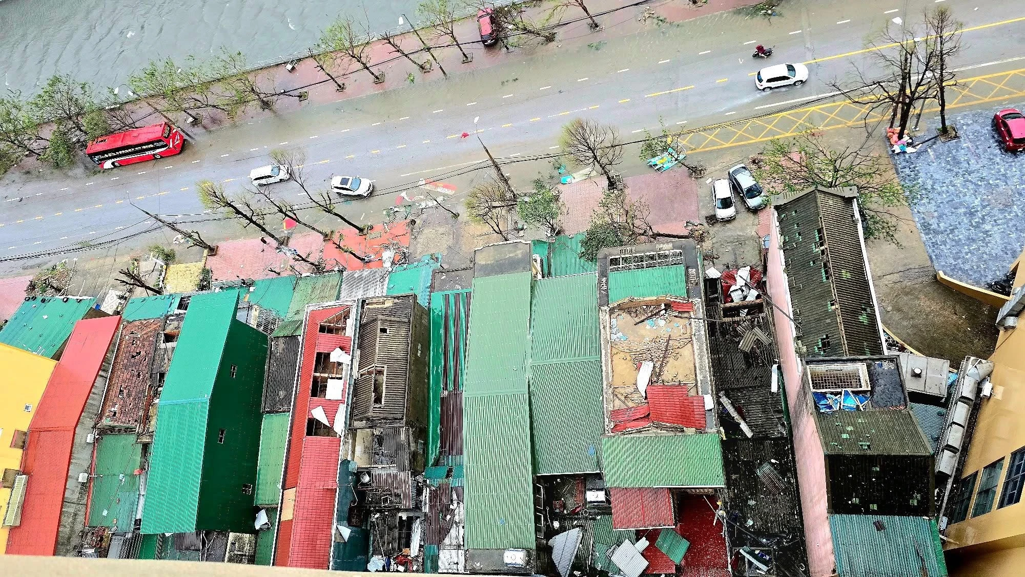 Nghệ An ngổn ngang sau nhiều giờ bão số 10 Bualoi quần thảo