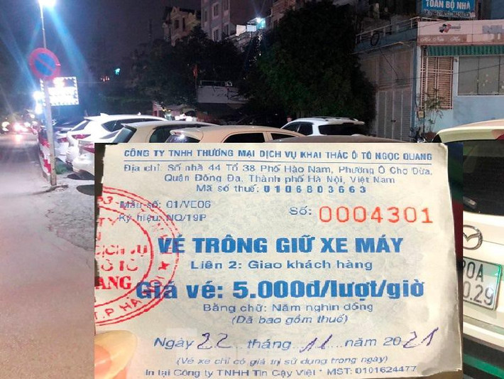 Thậm chí, khi có một số khách yêu cầu phải xuất vé gửi xe theo quy định mới trả tiền, nhân viên bãi trông xe ngõ 168 phố Hào Nam đã đưa vé trông xe máy cho khách đi ô tô và thu 50.000 đồng/lượt.