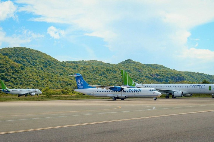 Với sân bay Côn Đảo, sẽ lắp thêm hệ thống đèn để thuận tiện cho việc thực hiện các chuyến bay vào ban đêm, nâng cấp đường lăn, sân đỗ. Sân bay Điện Biên dự kiến làm đường băng mới, đài kiểm soát không lưu mới.