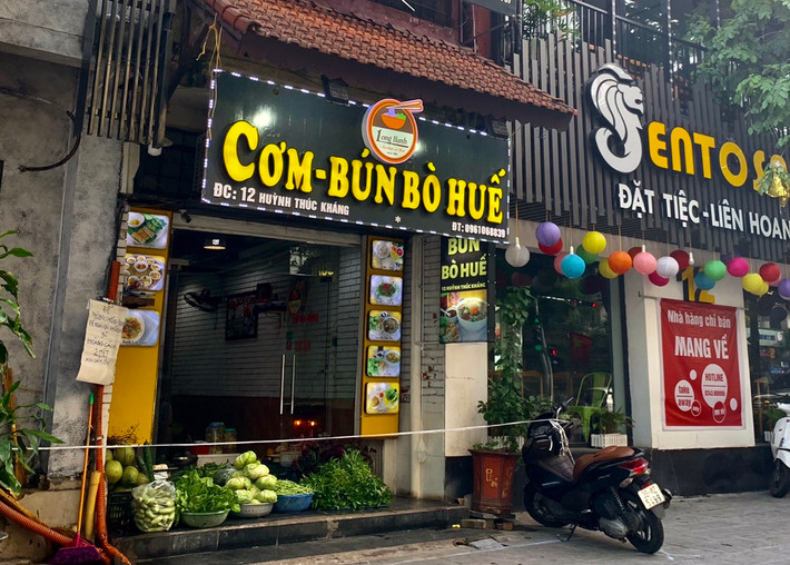 Hà Nội đang rơi vào thời điểm dịch bệnh COVID-19 diễn biến phức tạp. Hầu như toàn bộ hàng quán, nhà hàng trên địa bàn Thành phố đã phải đóng cửa gần 1 tháng nay.