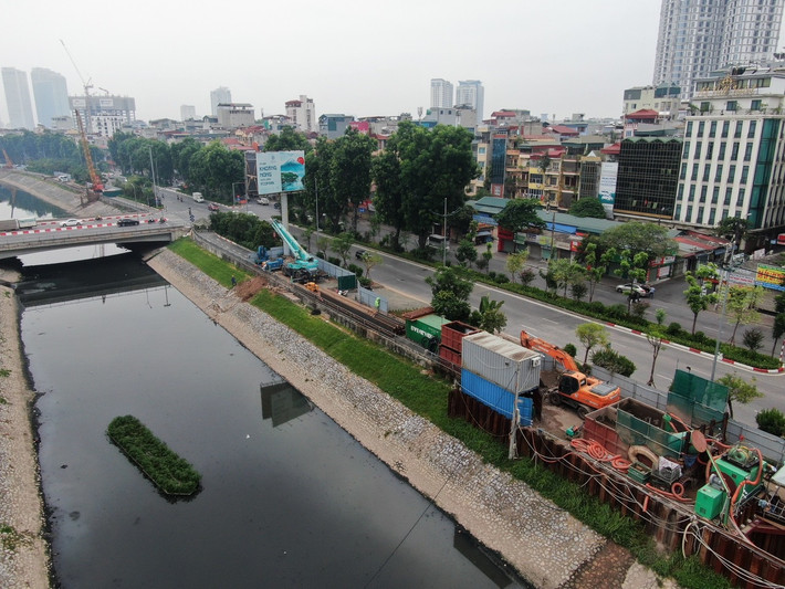 Khởi công từ tháng 1/2019, đường đi bộ ven sông Tô Lịch được kỳ vọng là một địa điểm thể thao, văn hóa mới của Hà Nội.