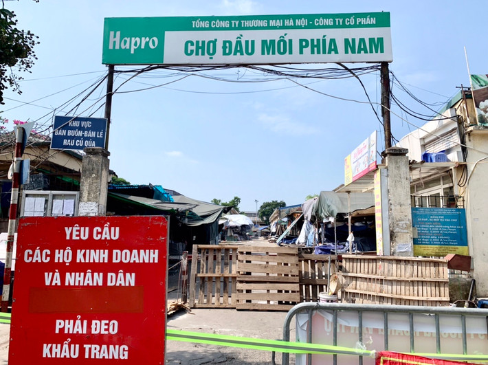 Theo thông báo của UBND phường Hoàng Văn Thụ, chợ đầu mối phía Nam sẽ đóng cửa từ 28/7 cho đến khi có quyết định mới.