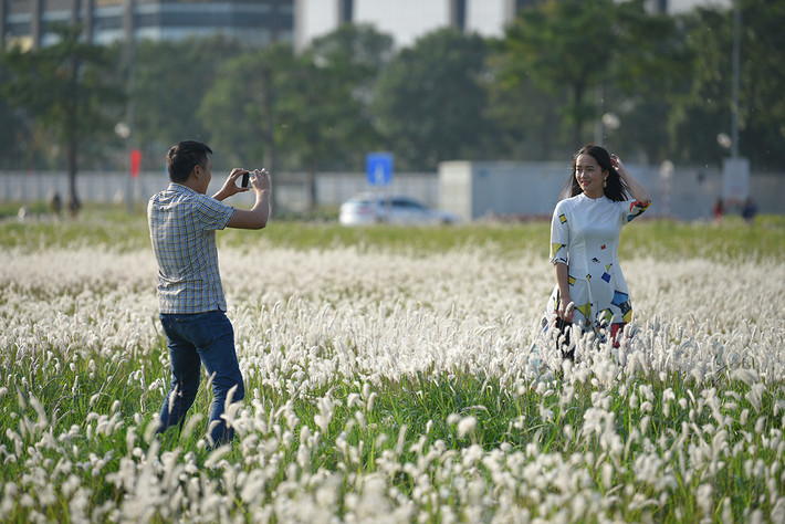 Sau đợt mưa rét kéo dài, thời tiết khu vực Hà Nội đang rất đẹp khi trời hửng nắng nhưng vẫn giữ một chút se lạnh của mùa đông.
