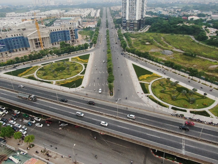 Tuyến đường Nguyễn Xiển - Xa La (Đại lộ Chu Văn An) được thông xe vào đầu năm 2020 với kỳ vọng giảm tải áp lực giao thông cho Hà Nội.