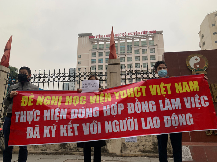 Chiều nay (12/1), Bộ trưởng Bộ Y tế đã yêu cầu Học viện Y Dược học Cổ truyền Việt Nam giải quyết dứt điểm tình trạng nợ lương, đảm bảo quyền lợi người lao động và báo cáo Bộ Y tế trước ngày 20/1/2022.