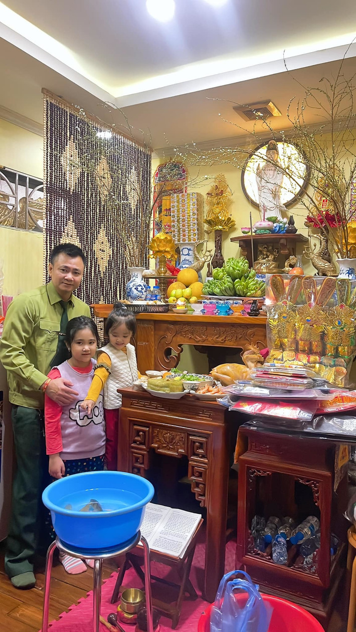 Tổ ấm của NSND Tự Long và vợ trẻ đã sẵn sàng để đón năm mới.